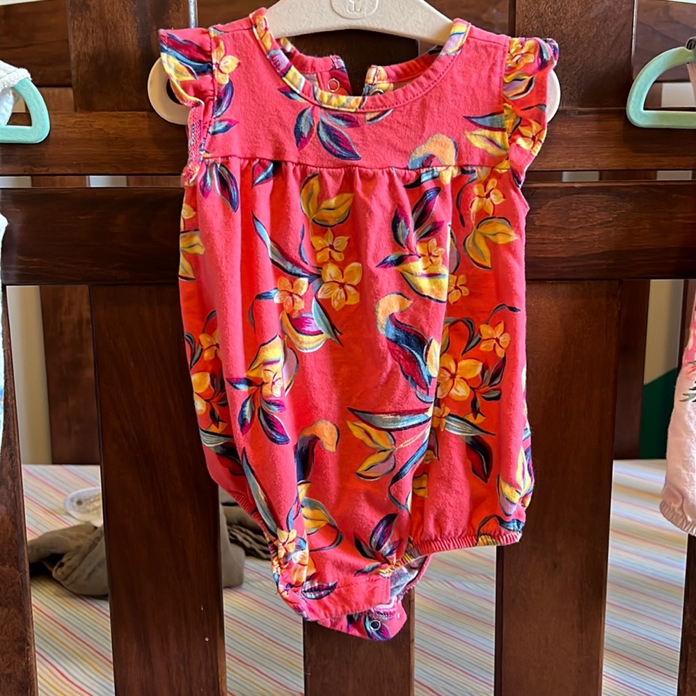 Old Navy bubble 3-6